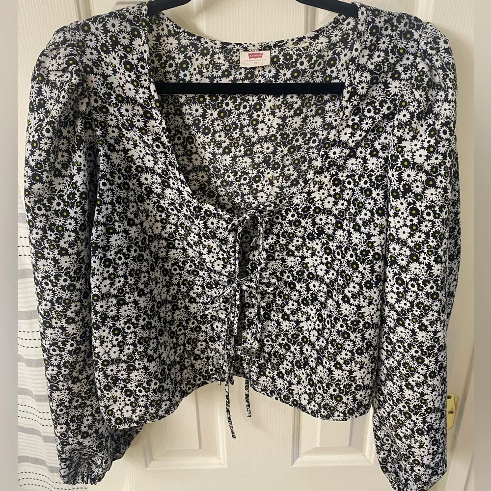 Levi's Black and White Floral Puff Long Sleeve Front Tie Blouse Size XL - Picture 1 of 16